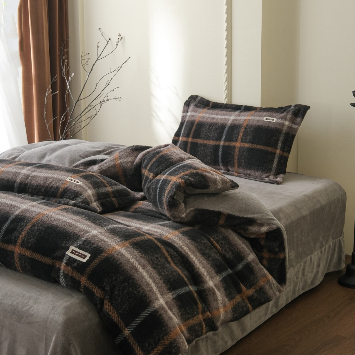 91家纺网 家纺一手货源 找家纺 庭笙 2025新款保暖加厚羊呢绒牛奶绒四件套 品格灰