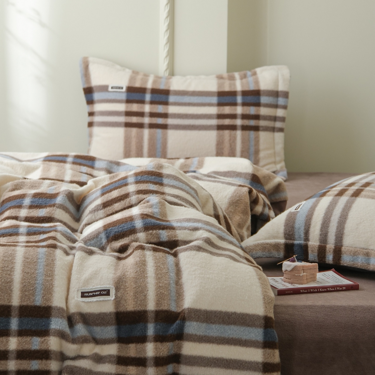 91家纺网 家纺一手货源 找家纺 庭笙 2025新款保暖加厚羊呢绒牛奶绒四件套 宝格咖