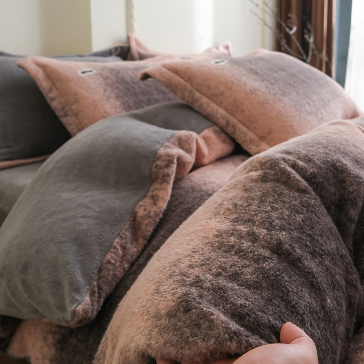 91家纺网 家纺一手货源 找家纺 庭笙 2025新款保暖加厚羊呢绒牛奶绒四件套 维奥灰