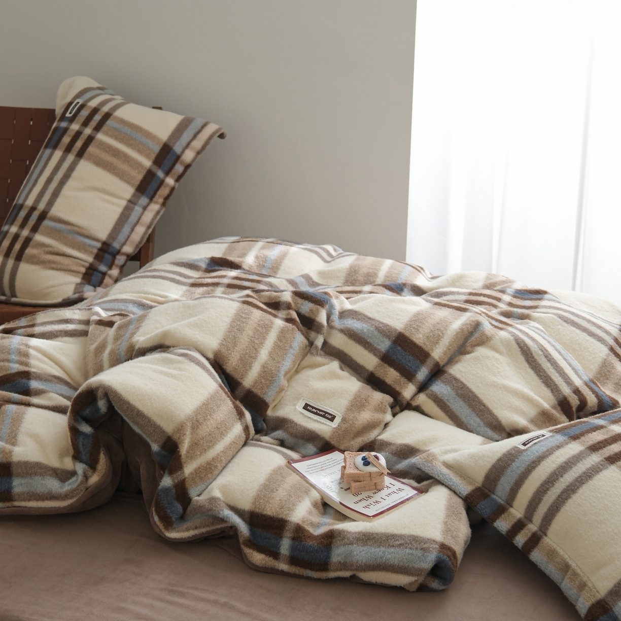 91家纺网 家纺一手货源 找家纺 庭笙 2025新款保暖加厚羊呢绒牛奶绒四件套 宝格咖