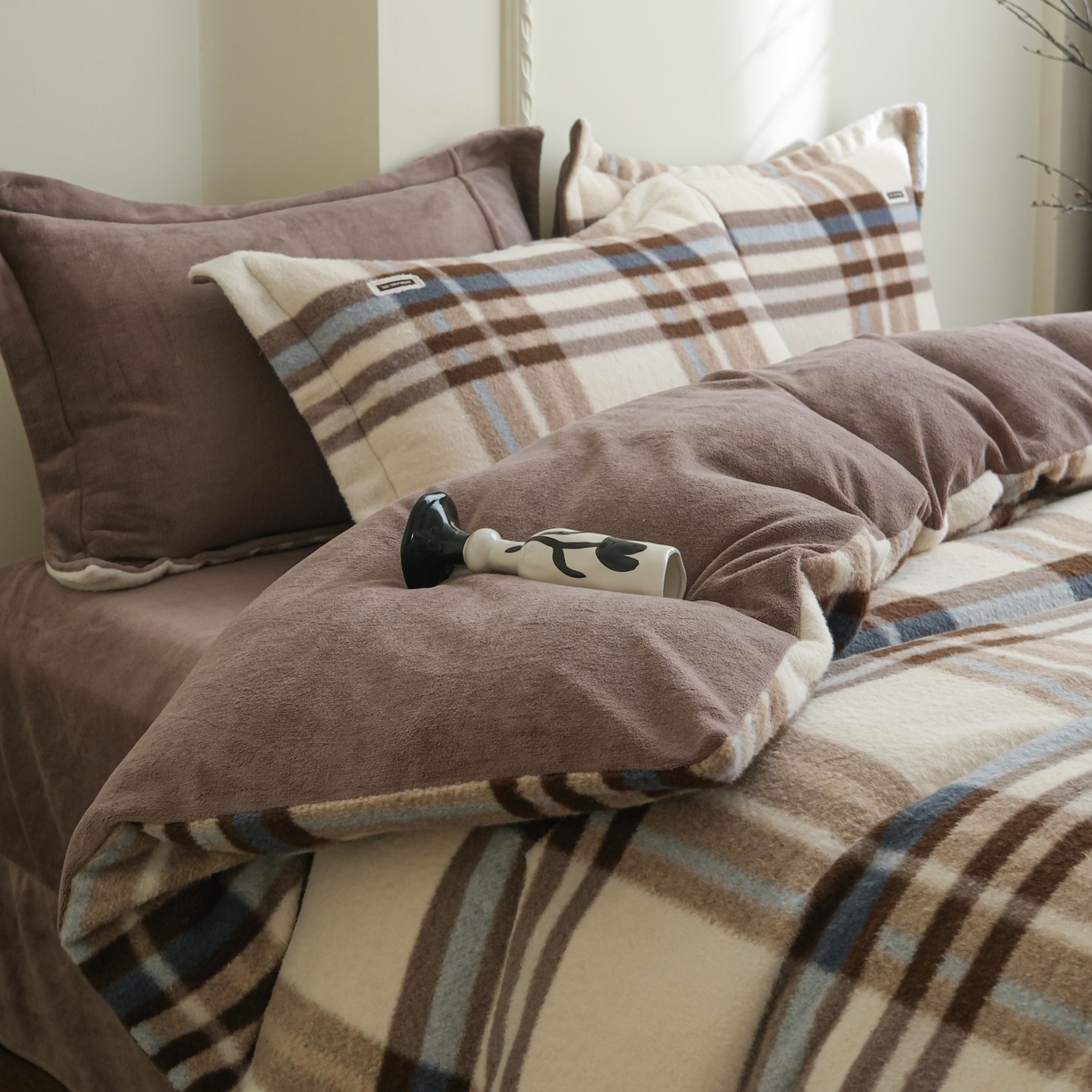 91家纺网 家纺一手货源 找家纺 庭笙 2025新款保暖加厚羊呢绒牛奶绒四件套 宝格咖