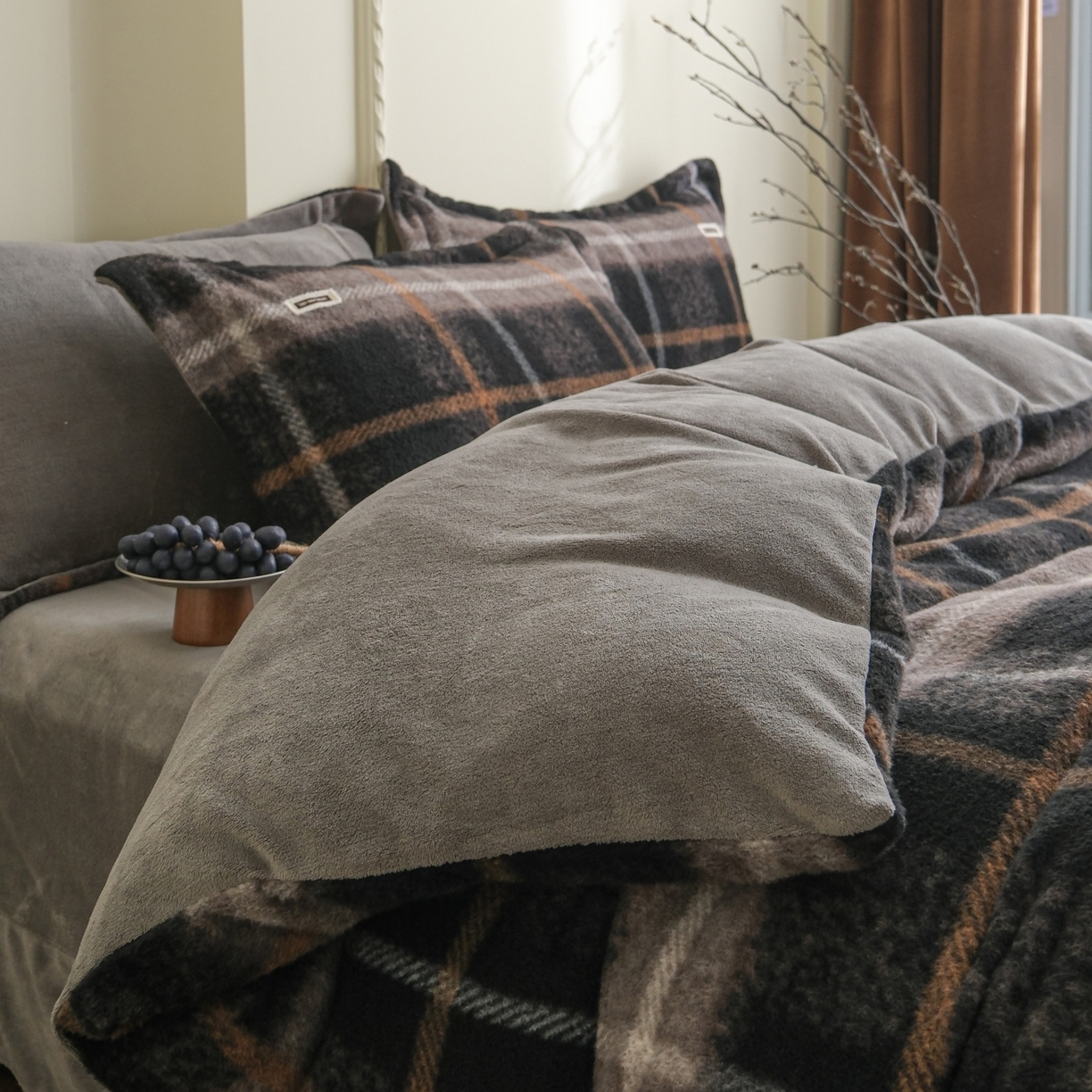 91家纺网 家纺一手货源 找家纺 庭笙 2025新款保暖加厚羊呢绒牛奶绒四件套 品格灰