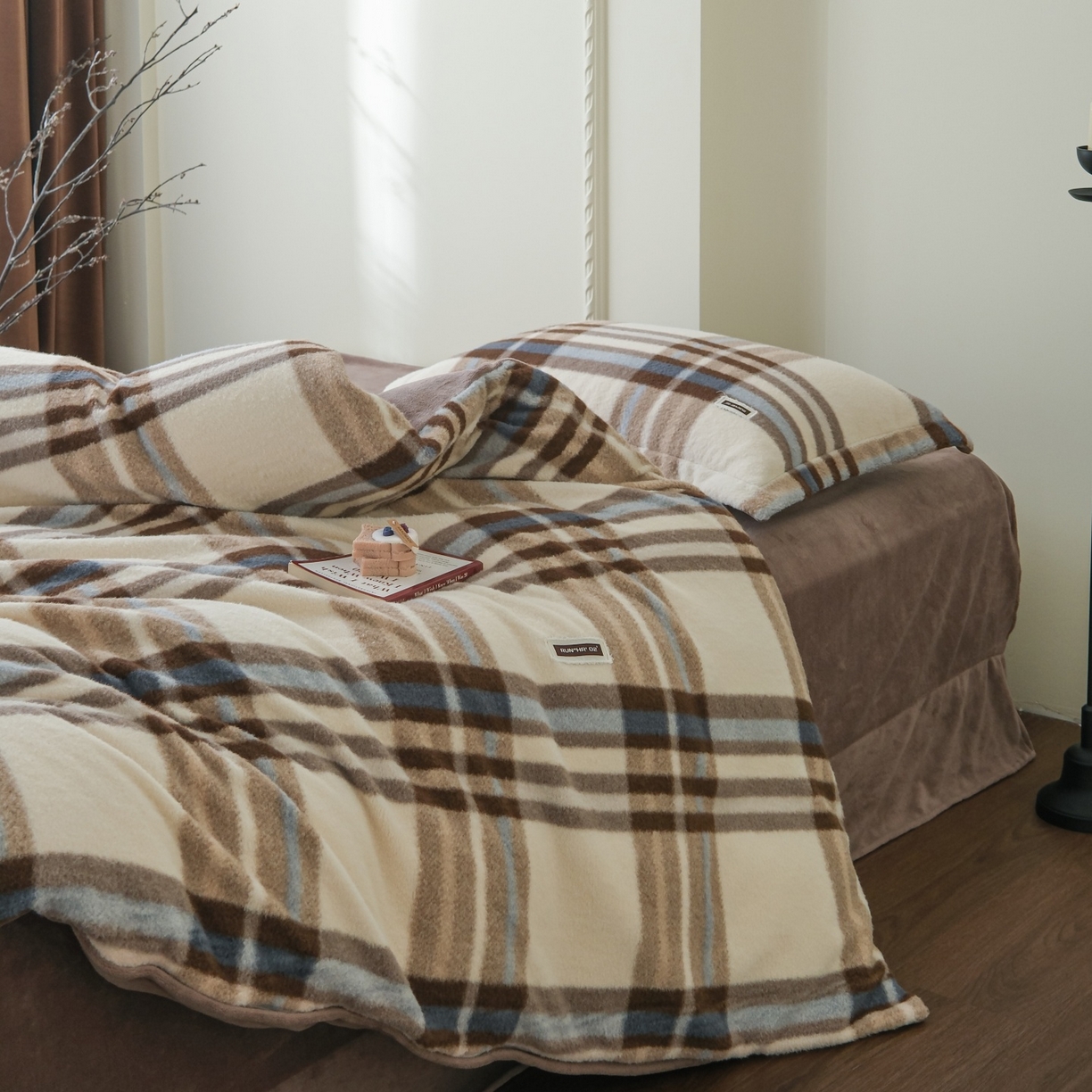 91家纺网 家纺一手货源 找家纺 庭笙 2025新款保暖加厚羊呢绒牛奶绒四件套 宝格咖