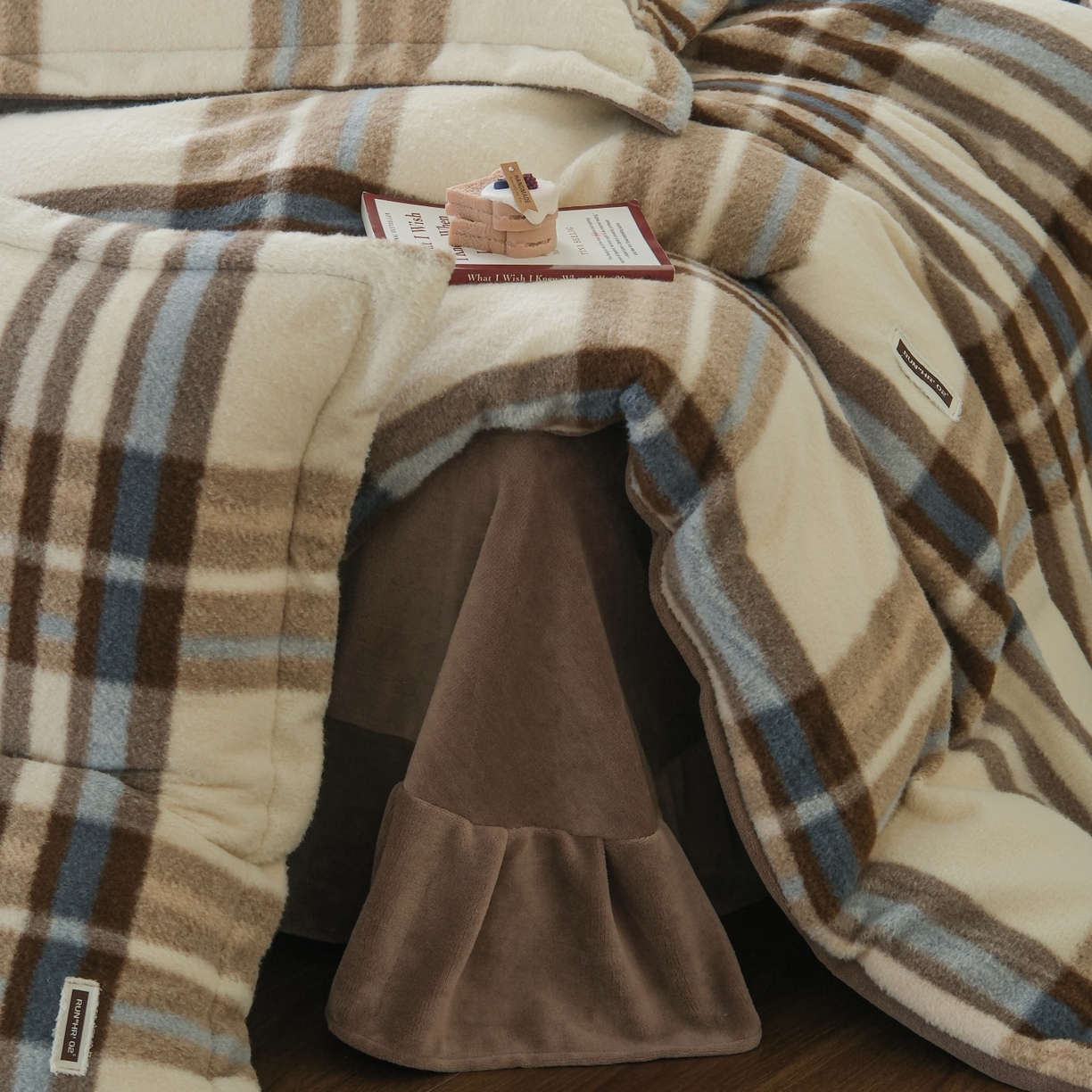 91家纺网 家纺一手货源 找家纺 庭笙 2025新款保暖加厚羊呢绒牛奶绒四件套 宝格咖