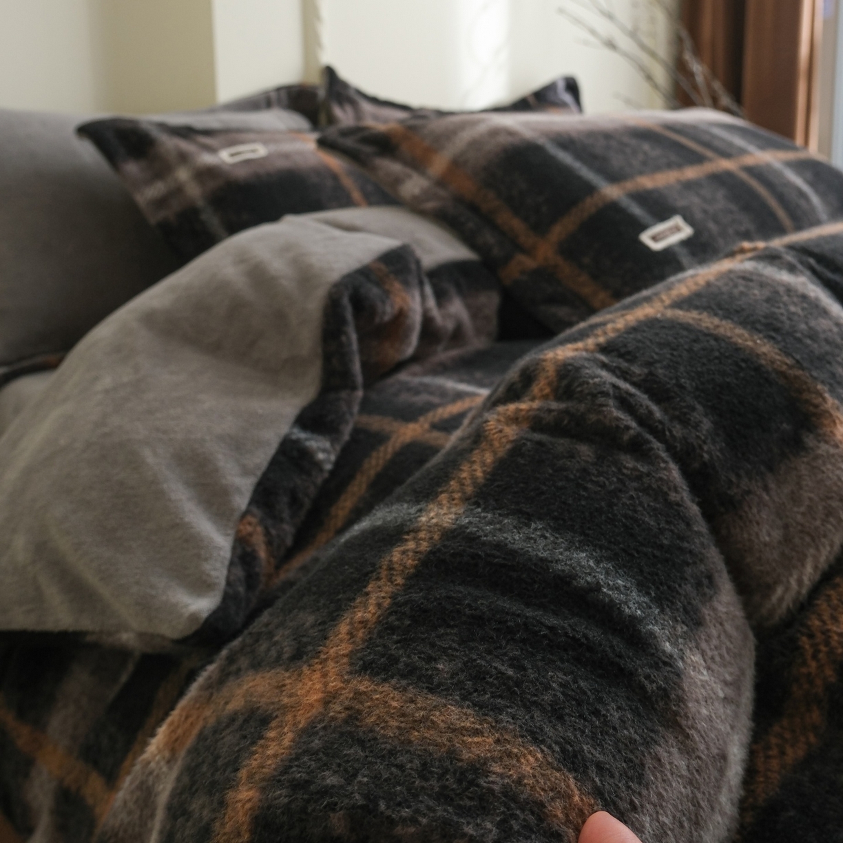 91家纺网 家纺一手货源 找家纺 庭笙 2025新款保暖加厚羊呢绒牛奶绒四件套 品格灰