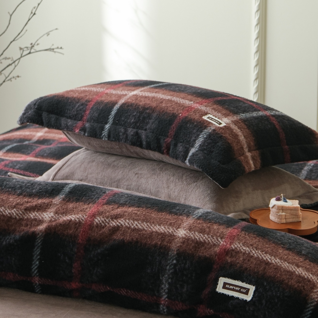 91家纺网 家纺一手货源 找家纺 庭笙 2025新款保暖加厚羊呢绒牛奶绒四件套 品格棕