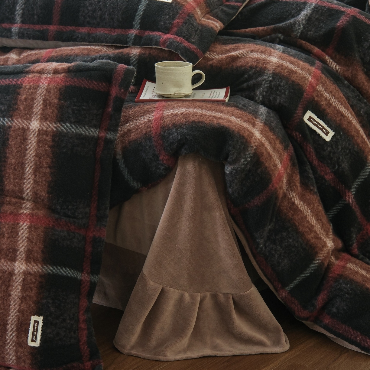 91家纺网 家纺一手货源 找家纺 庭笙 2025新款保暖加厚羊呢绒牛奶绒四件套 品格棕