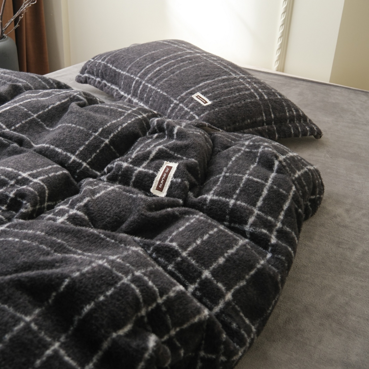 91家纺网 家纺一手货源 找家纺 庭笙 2025新款保暖加厚羊呢绒牛奶绒四件套 印象灰