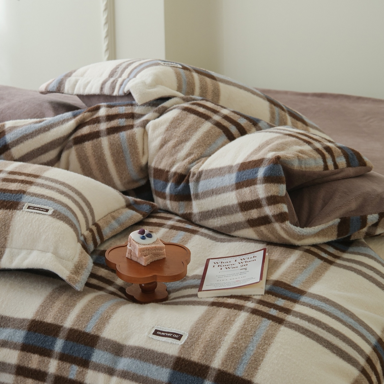 91家纺网 家纺一手货源 找家纺 庭笙 2025新款保暖加厚羊呢绒牛奶绒四件套 宝格咖