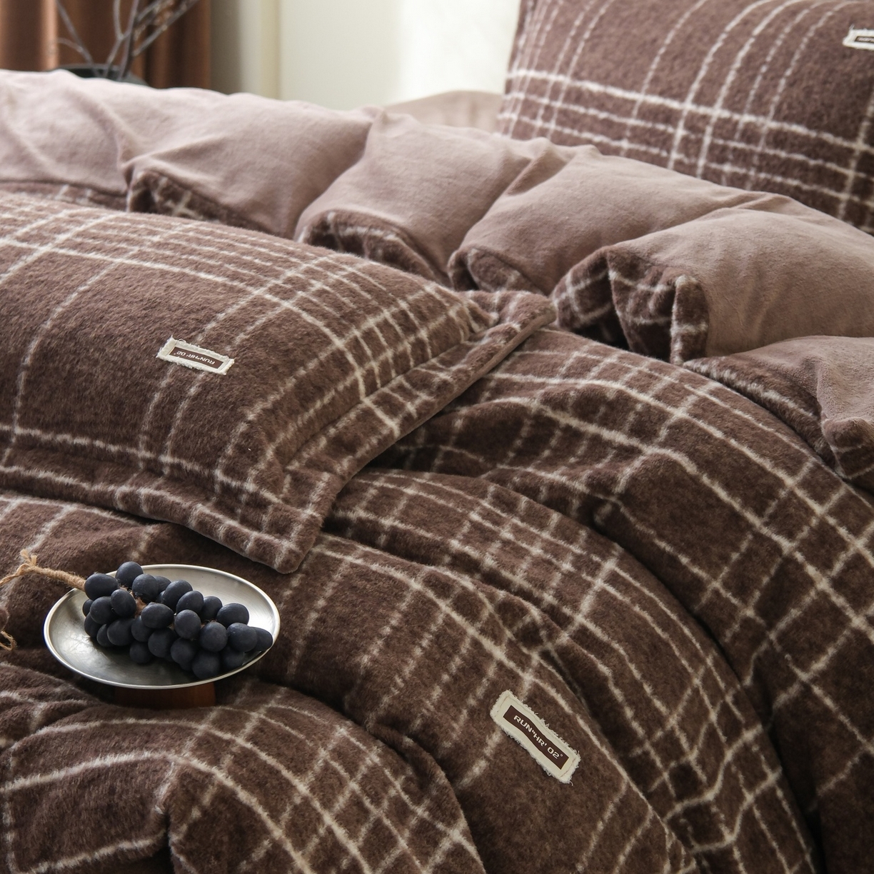 91家纺网 家纺一手货源 找家纺 庭笙 2025新款保暖加厚羊呢绒牛奶绒四件套 印象咖