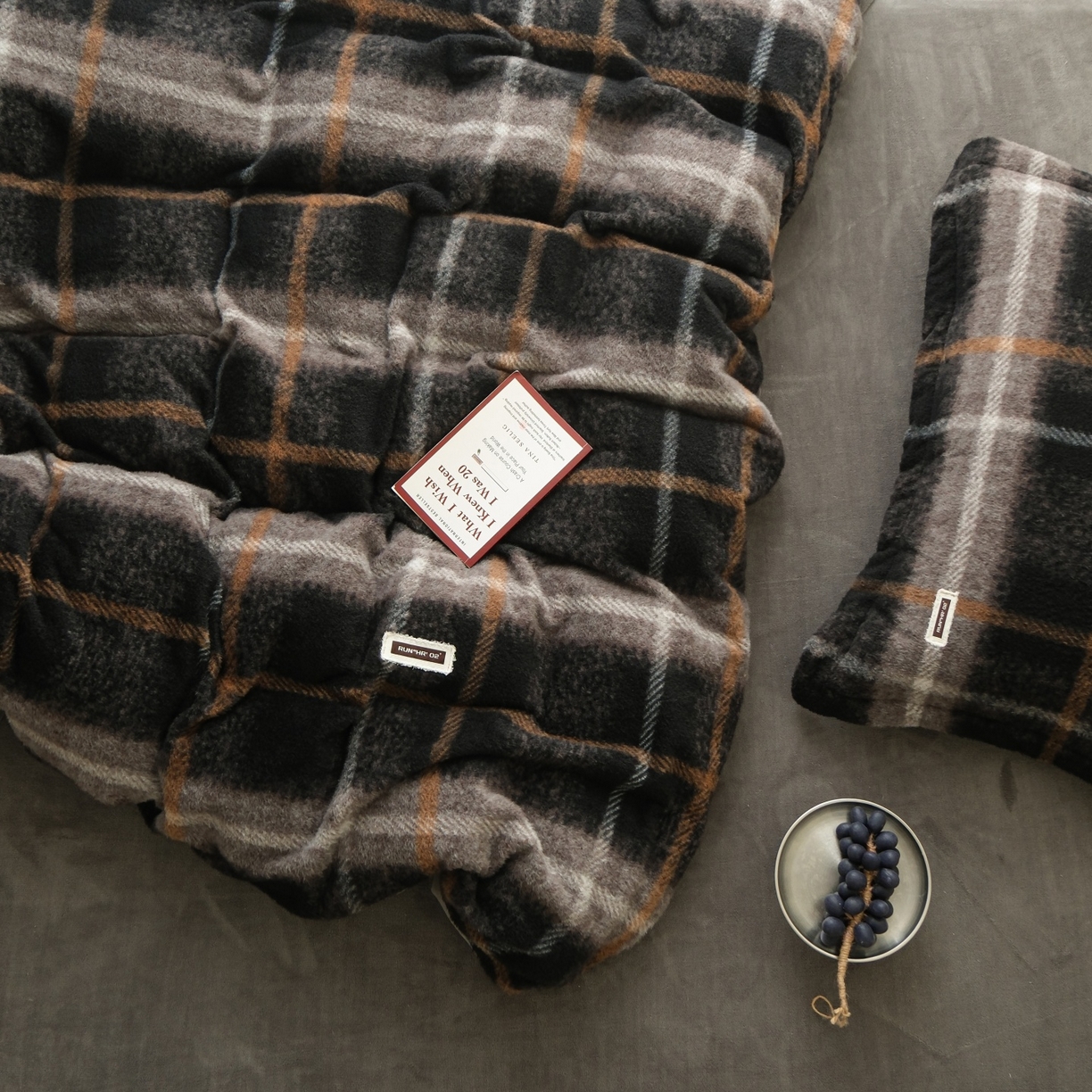 91家纺网 家纺一手货源 找家纺 庭笙 2025新款保暖加厚羊呢绒牛奶绒四件套 品格灰