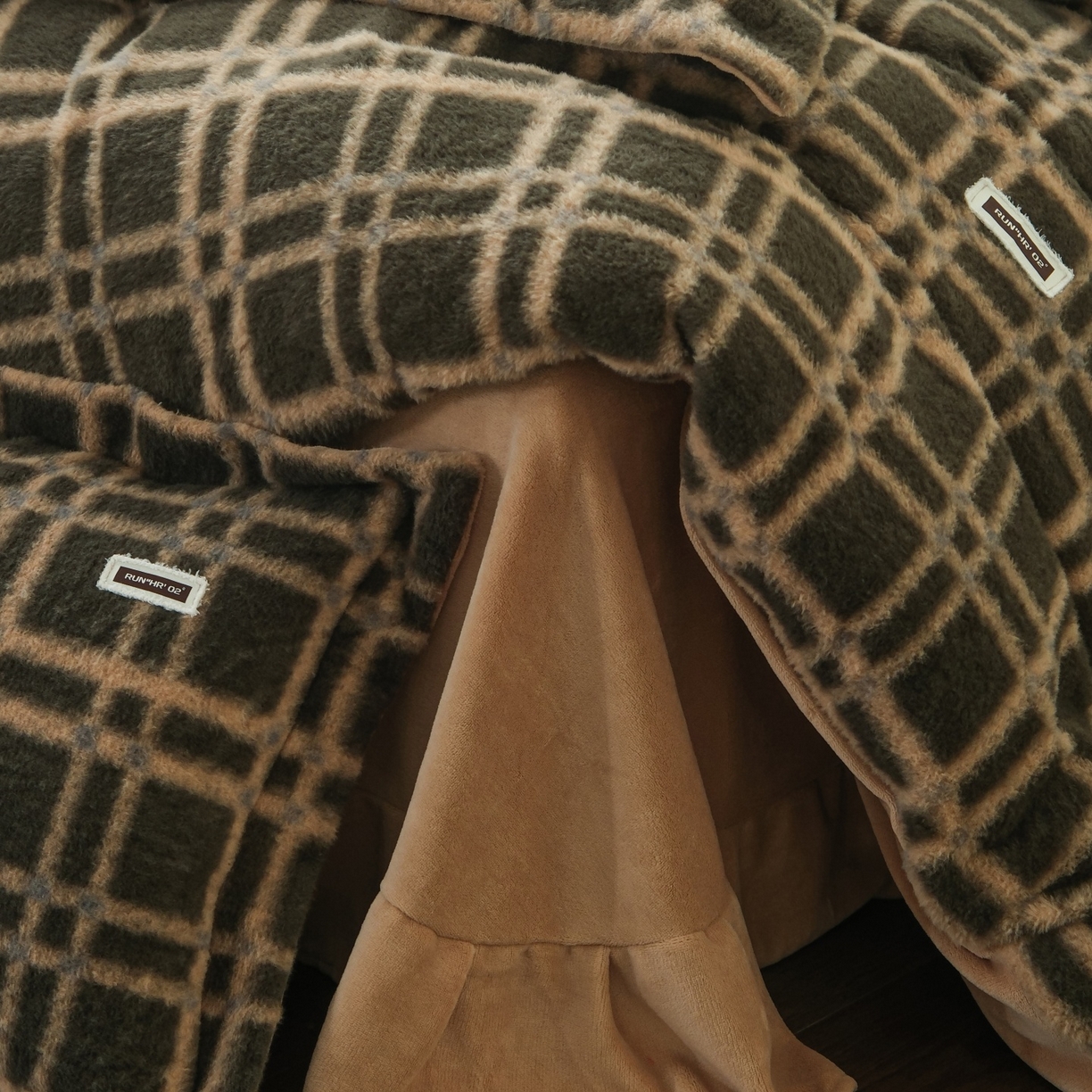 91家纺网 家纺一手货源 找家纺 庭笙 2025新款保暖加厚羊呢绒牛奶绒四件套 空间绿