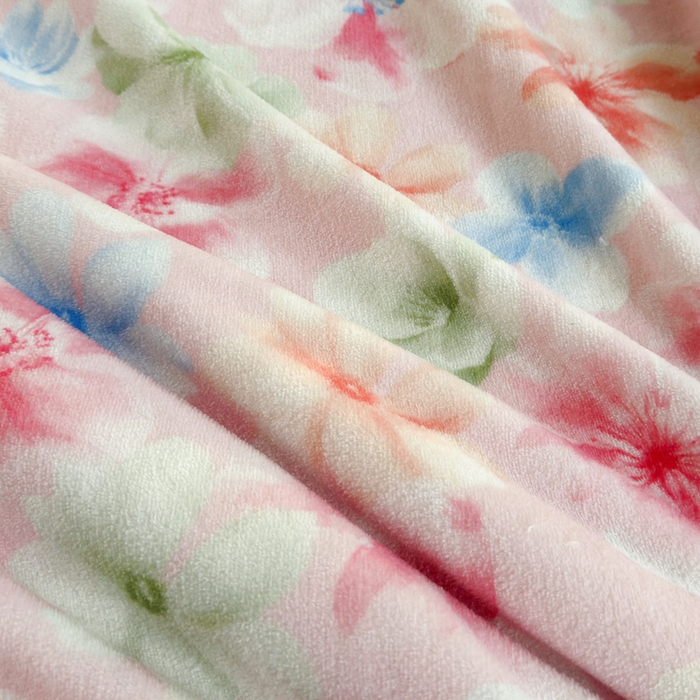 91家纺网 家纺一手货源 找家纺 王朝国际 2026新款高克重牛奶绒印花四件套 粉雾蓝海