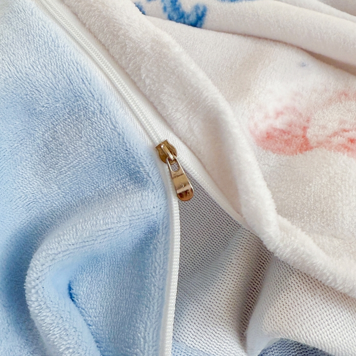 91家纺网 家纺一手货源 找家纺 王朝国际 2026新款高克重牛奶绒印花四件套 蓝色精灵