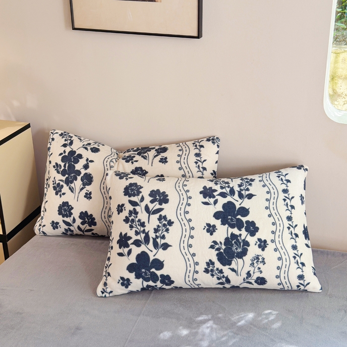 91家纺网 家纺一手货源 找家纺 王朝国际 2026新款高克重牛奶绒印花四件套 青花瓷