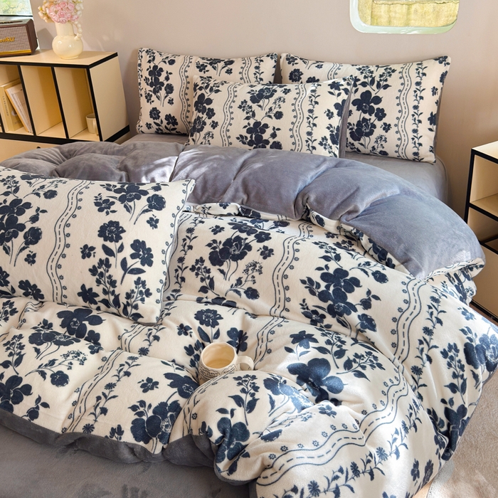 91家纺网 家纺一手货源 找家纺 王朝国际 2026新款高克重牛奶绒印花四件套 青花瓷