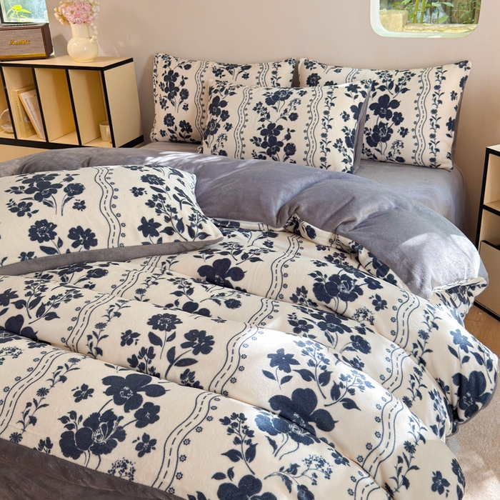 91家纺网 家纺一手货源 找家纺 王朝国际 2026新款高克重牛奶绒印花四件套 青花瓷