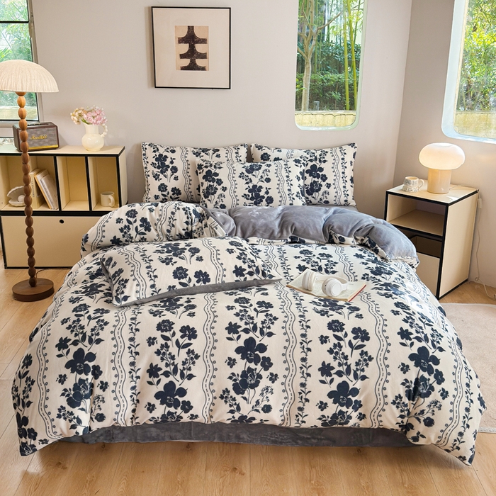 91家纺网 家纺一手货源 找家纺 王朝国际 2026新款高克重牛奶绒印花四件套 青花瓷