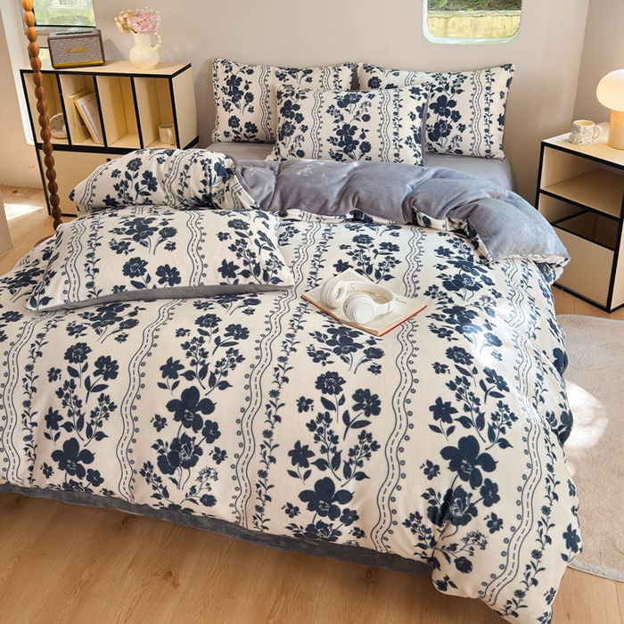 91家纺网 家纺一手货源 找家纺 王朝国际 2026新款高克重牛奶绒印花四件套 青花瓷