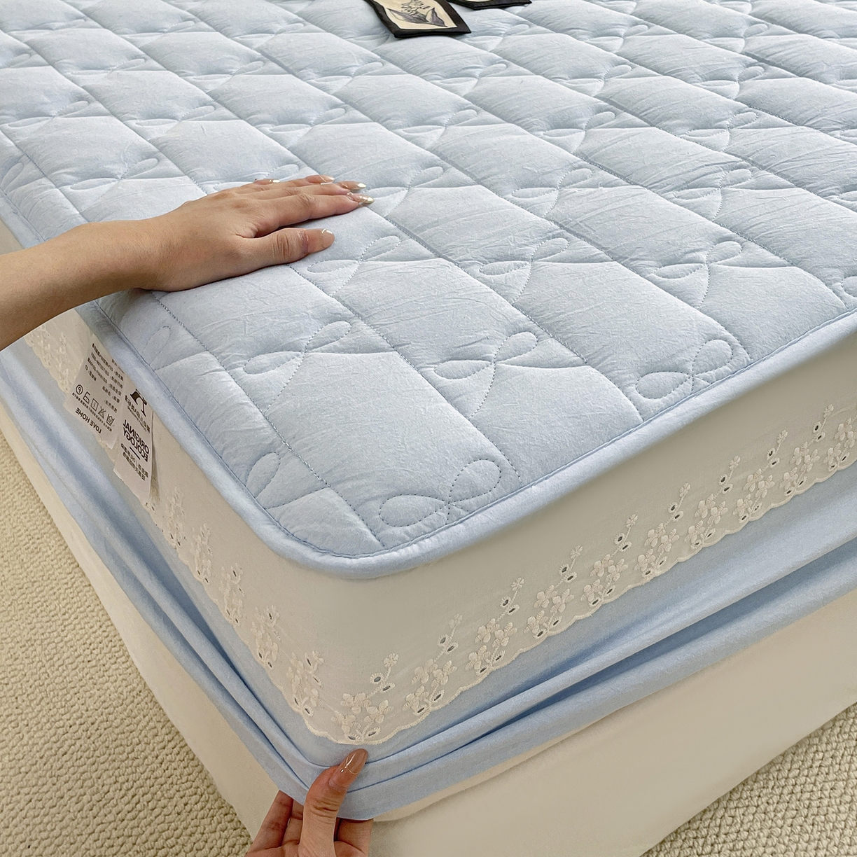 91家纺网 家纺一手货源 找家纺 豪选家纺 2025新款纯棉花边夹棉棉花床笠 花边床笠-湖蓝澄澈