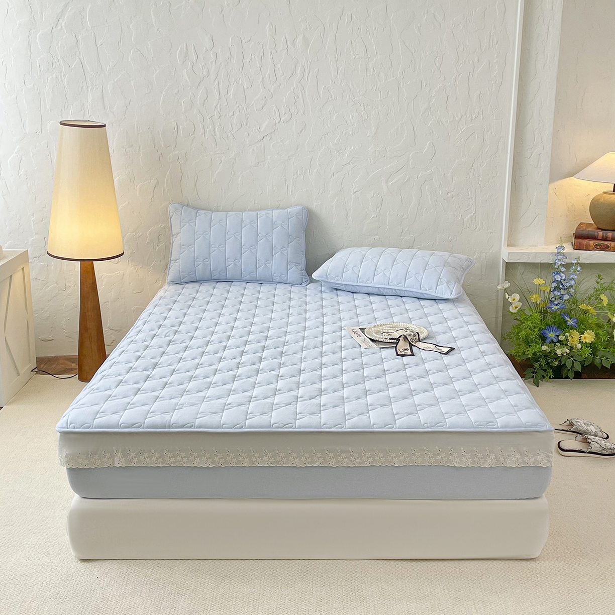 91家纺网 家纺一手货源 找家纺 豪选家纺 2025新款纯棉花边夹棉棉花床笠 花边床笠-湖蓝澄澈