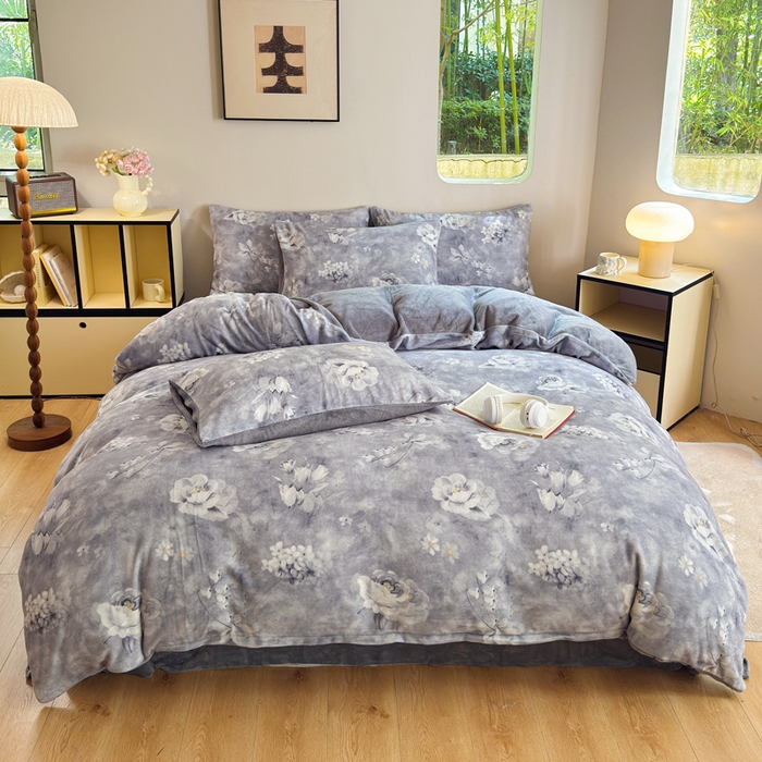 91家纺网 家纺一手货源 找家纺 王朝国际 2026新款高克重牛奶绒印花四件套 水墨灰