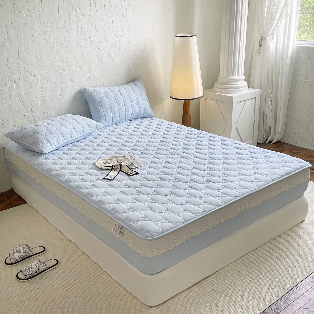 91家纺网 家纺一手货源 找家纺 豪选家纺 2025新款纯棉花边夹棉棉花床笠 花边床笠-湖蓝澄澈