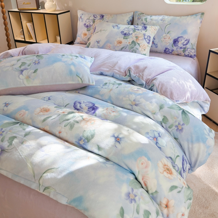 91家纺网 家纺一手货源 找家纺 王朝国际 2025新款高克重牛奶绒印花四件套 紫霞仙子