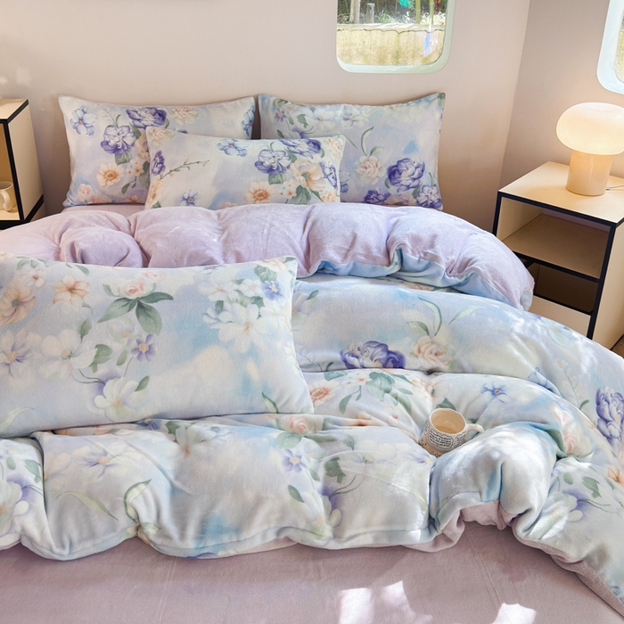 91家纺网 家纺一手货源 找家纺 王朝国际 2025新款高克重牛奶绒印花四件套 紫霞仙子