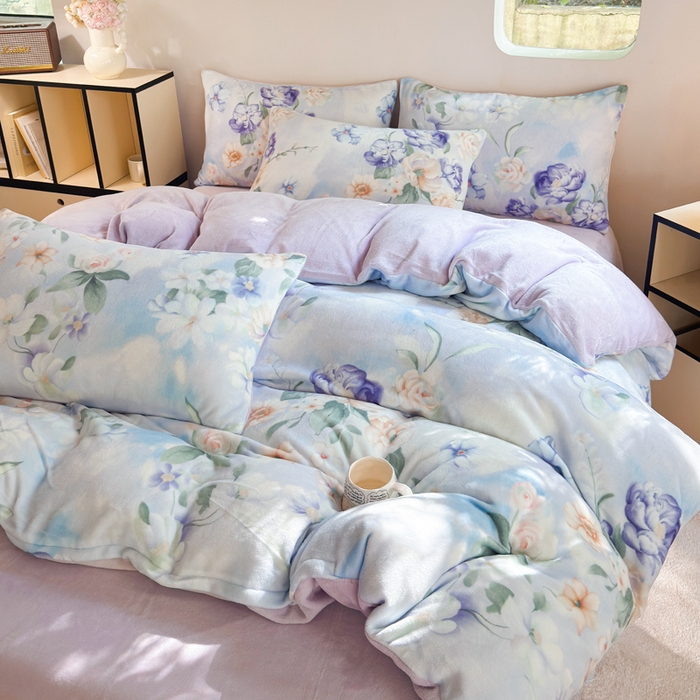 91家纺网 家纺一手货源 找家纺 王朝国际 2025新款高克重牛奶绒印花四件套 紫霞仙子