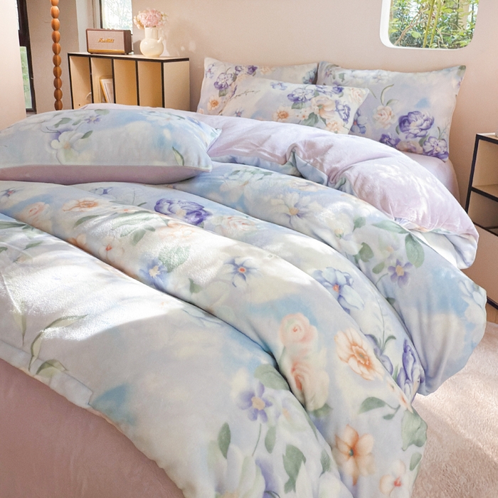 91家纺网 家纺一手货源 找家纺 王朝国际 2025新款高克重牛奶绒印花四件套 紫霞仙子