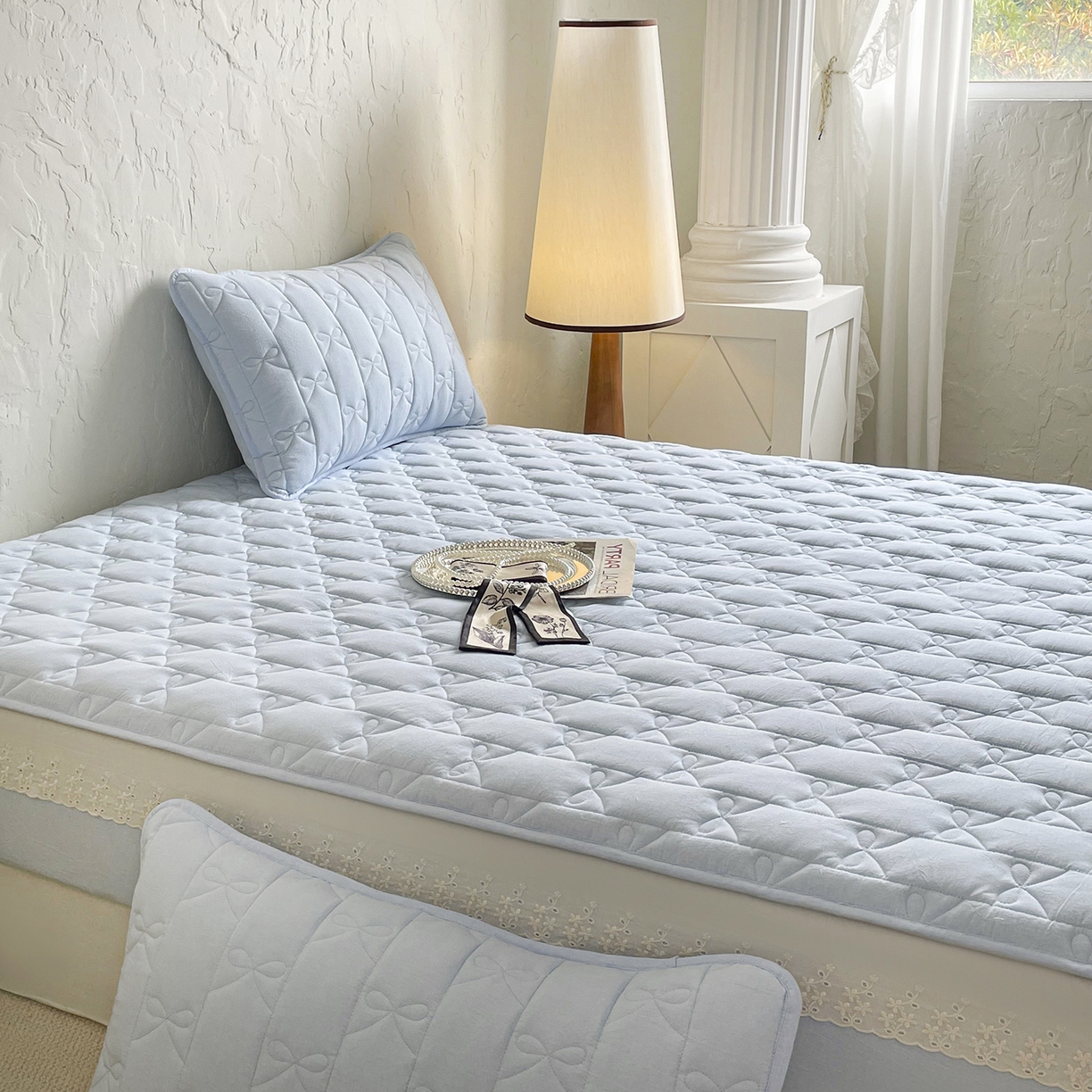 91家纺网 家纺一手货源 找家纺 豪选家纺 2025新款纯棉花边夹棉棉花床笠 花边床笠-湖蓝澄澈