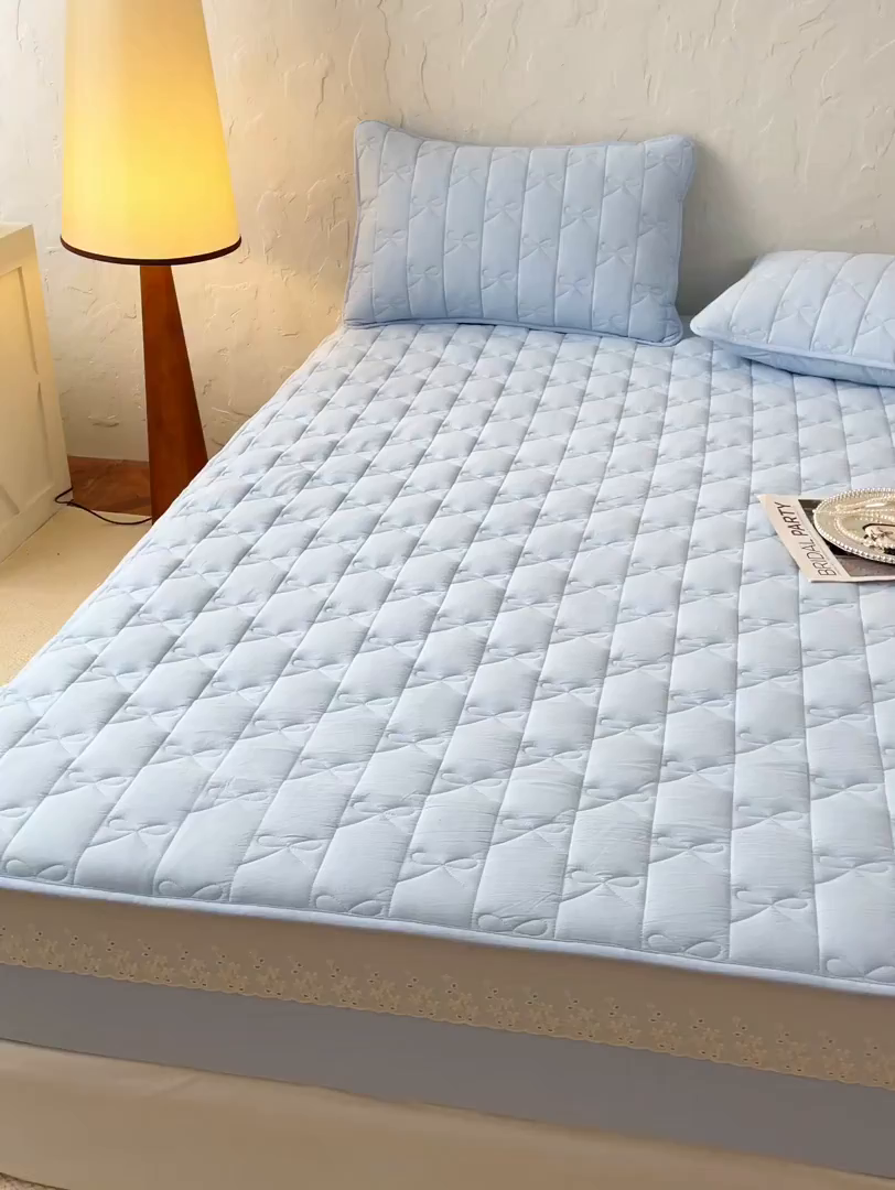 91家纺网 家纺一手货源 找家纺 豪选家纺 2025新款纯棉花边夹棉棉花床笠 花边床笠-湖蓝澄澈