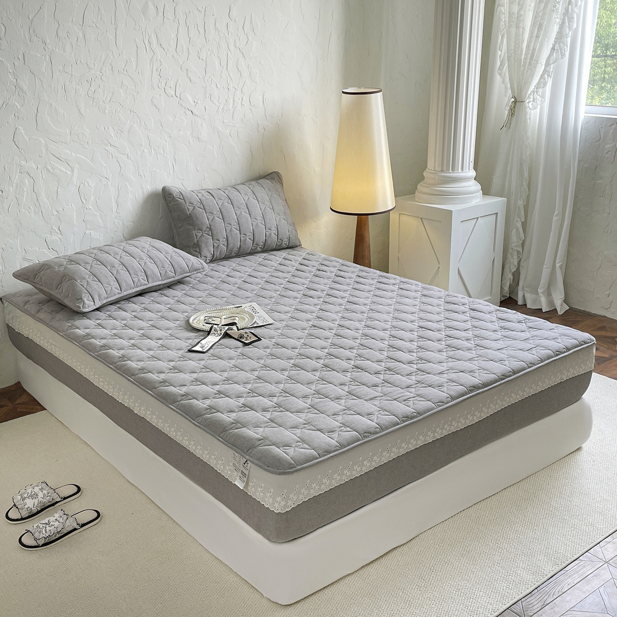 91家纺网 家纺一手货源 找家纺 豪选家纺 2025新款纯棉花边夹棉棉花床笠 花边床笠-晨曦灰韵