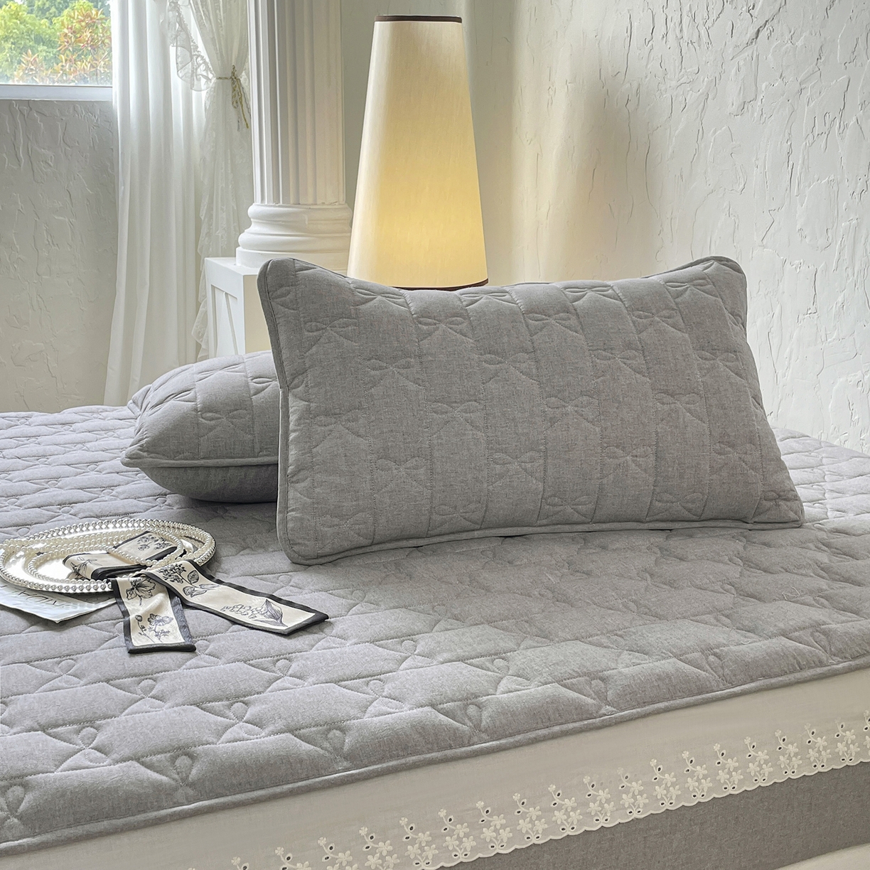 91家纺网 家纺一手货源 找家纺 豪选家纺 2025新款纯棉花边夹棉棉花床笠 花边床笠-晨曦灰韵