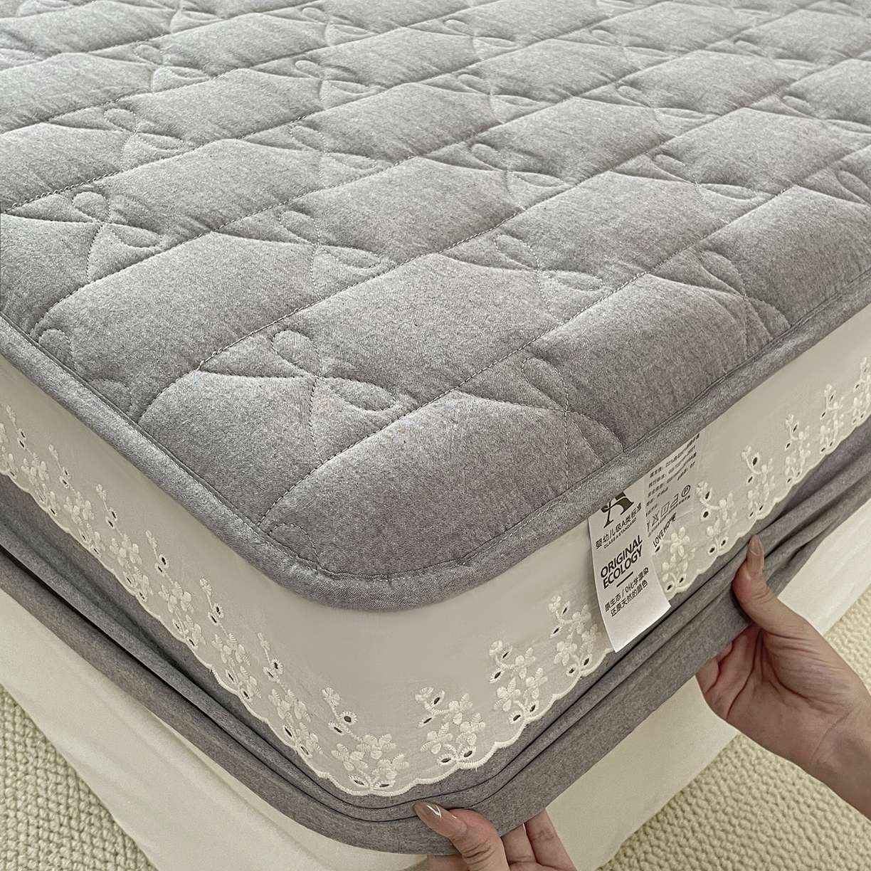 91家纺网 家纺一手货源 找家纺 豪选家纺 2025新款纯棉花边夹棉棉花床笠 花边床笠-晨曦灰韵