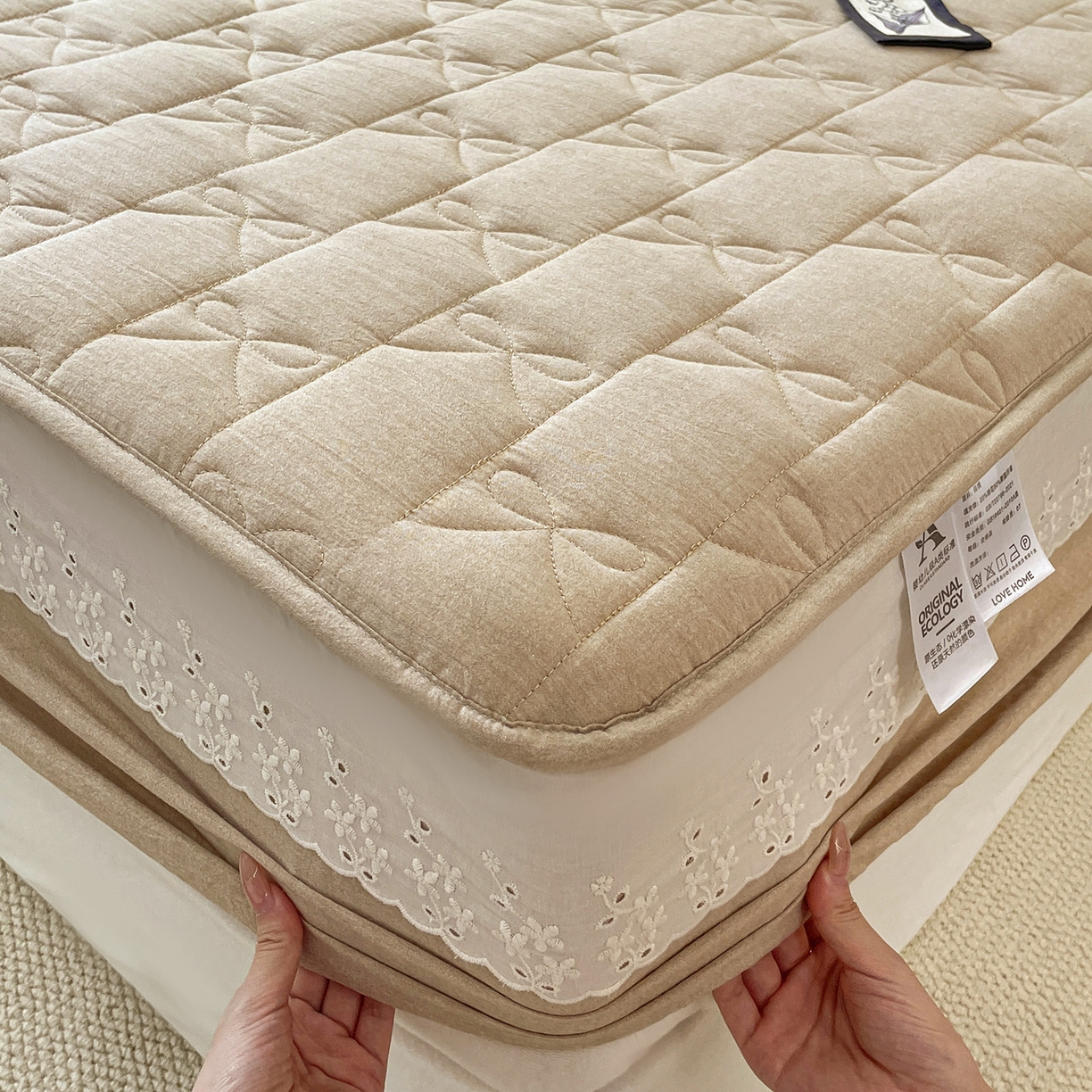 91家纺网 家纺一手货源 找家纺 豪选家纺 2025新款纯棉花边夹棉棉花床笠 花边床笠-典雅卡其