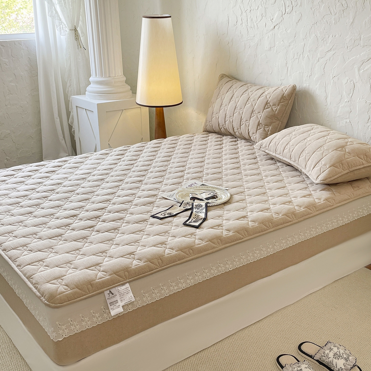 91家纺网 家纺一手货源 找家纺 豪选家纺 2025新款纯棉花边夹棉棉花床笠 花边床笠-典雅卡其