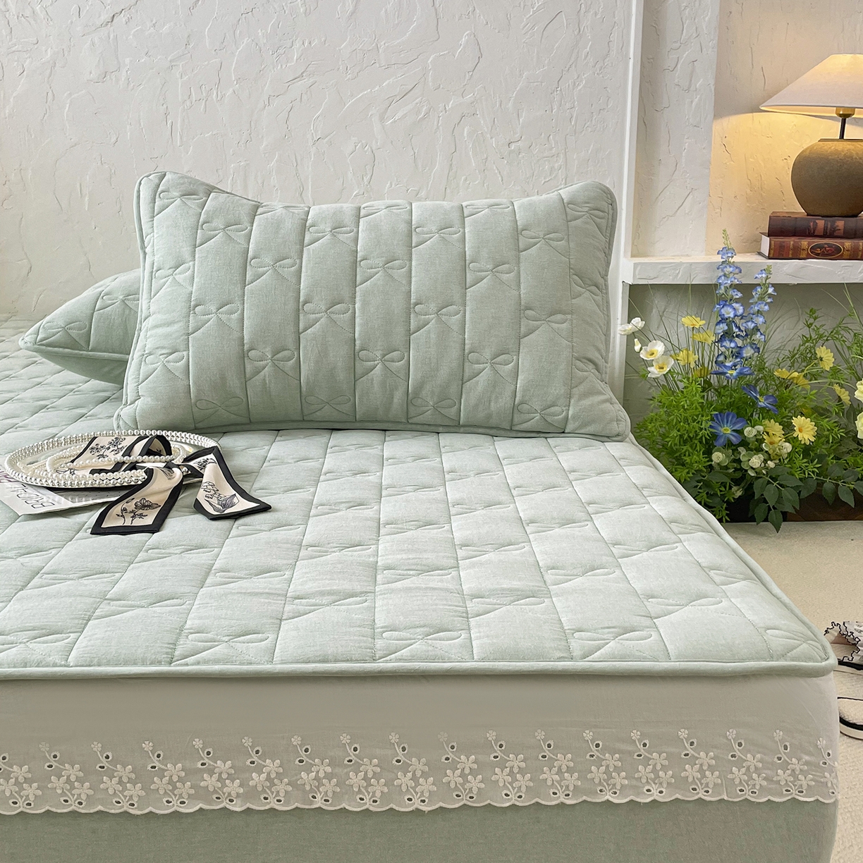 91家纺网 家纺一手货源 找家纺 豪选家纺 2025新款纯棉花边夹棉棉花床笠 花边床笠-翡翠绿萝