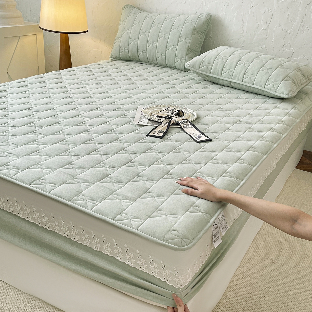 91家纺网 家纺一手货源 找家纺 豪选家纺 2025新款纯棉花边夹棉棉花床笠 花边床笠-翡翠绿萝