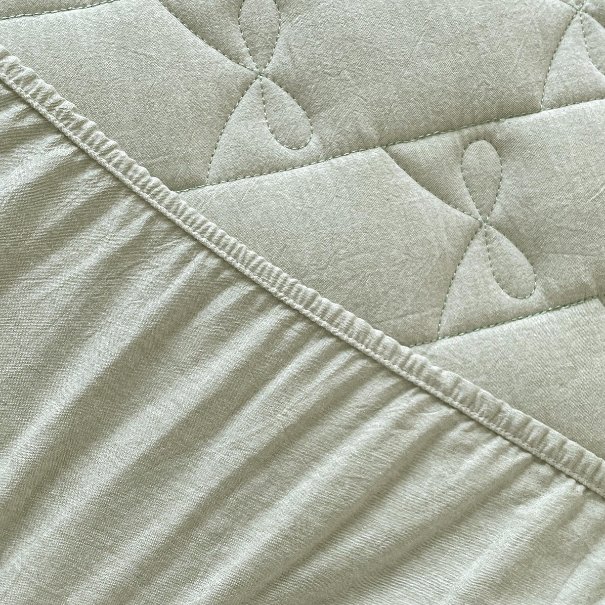 91家纺网 家纺一手货源 找家纺 豪选家纺 2025新款纯棉花边夹棉棉花床笠 花边床笠-翡翠绿萝