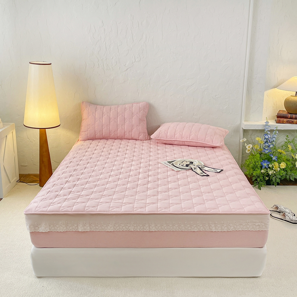 91家纺网 家纺一手货源 找家纺 豪选家纺 2025新款纯棉花边夹棉棉花床笠 花边床笠-粉黛墨香