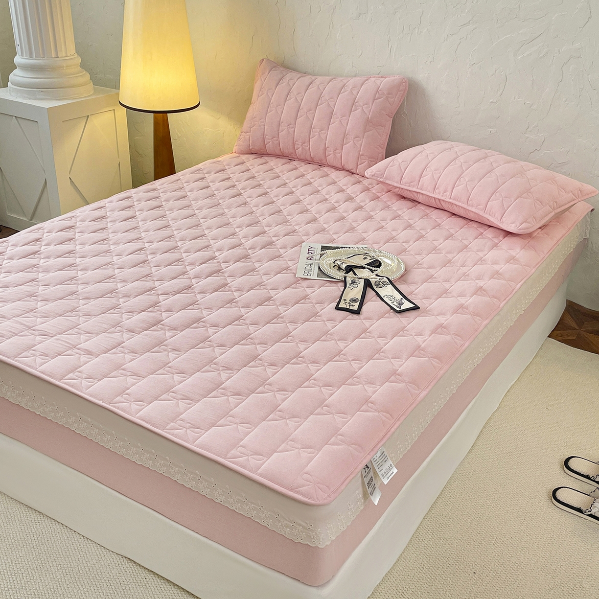 91家纺网 家纺一手货源 找家纺 豪选家纺 2025新款纯棉花边夹棉棉花床笠 花边床笠-粉黛墨香