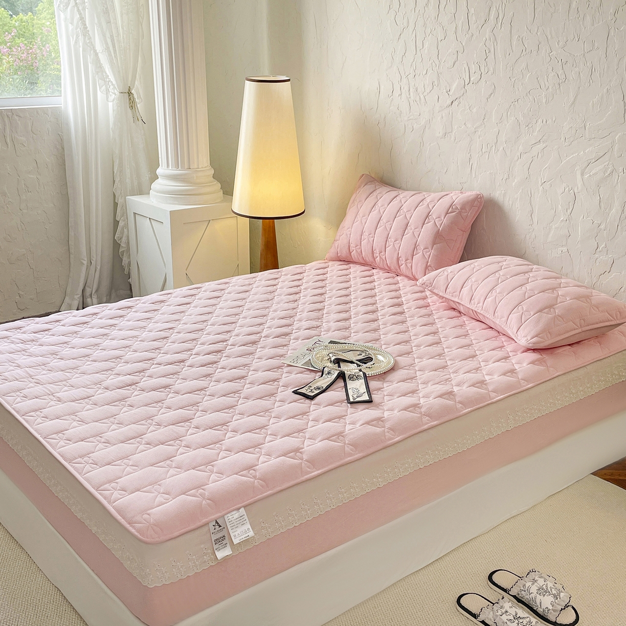 91家纺网 家纺一手货源 找家纺 豪选家纺 2025新款纯棉花边夹棉棉花床笠 花边床笠-粉黛墨香