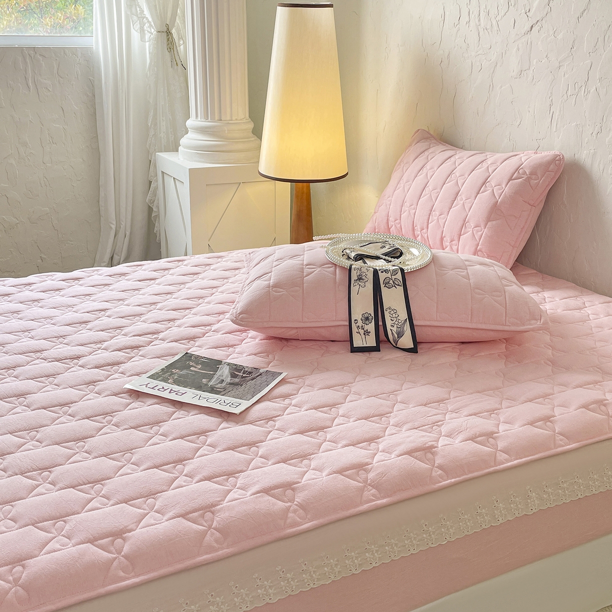 91家纺网 家纺一手货源 找家纺 豪选家纺 2025新款纯棉花边夹棉棉花床笠 花边床笠-粉黛墨香