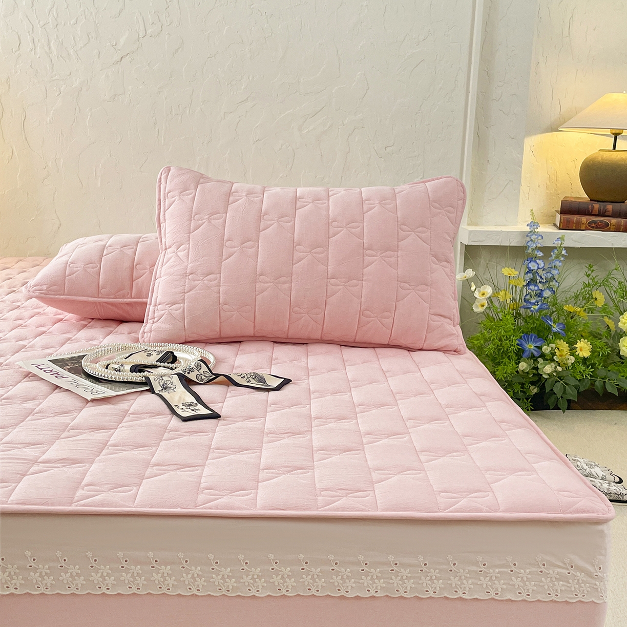 91家纺网 家纺一手货源 找家纺 豪选家纺 2025新款纯棉花边夹棉棉花床笠 花边床笠-粉黛墨香