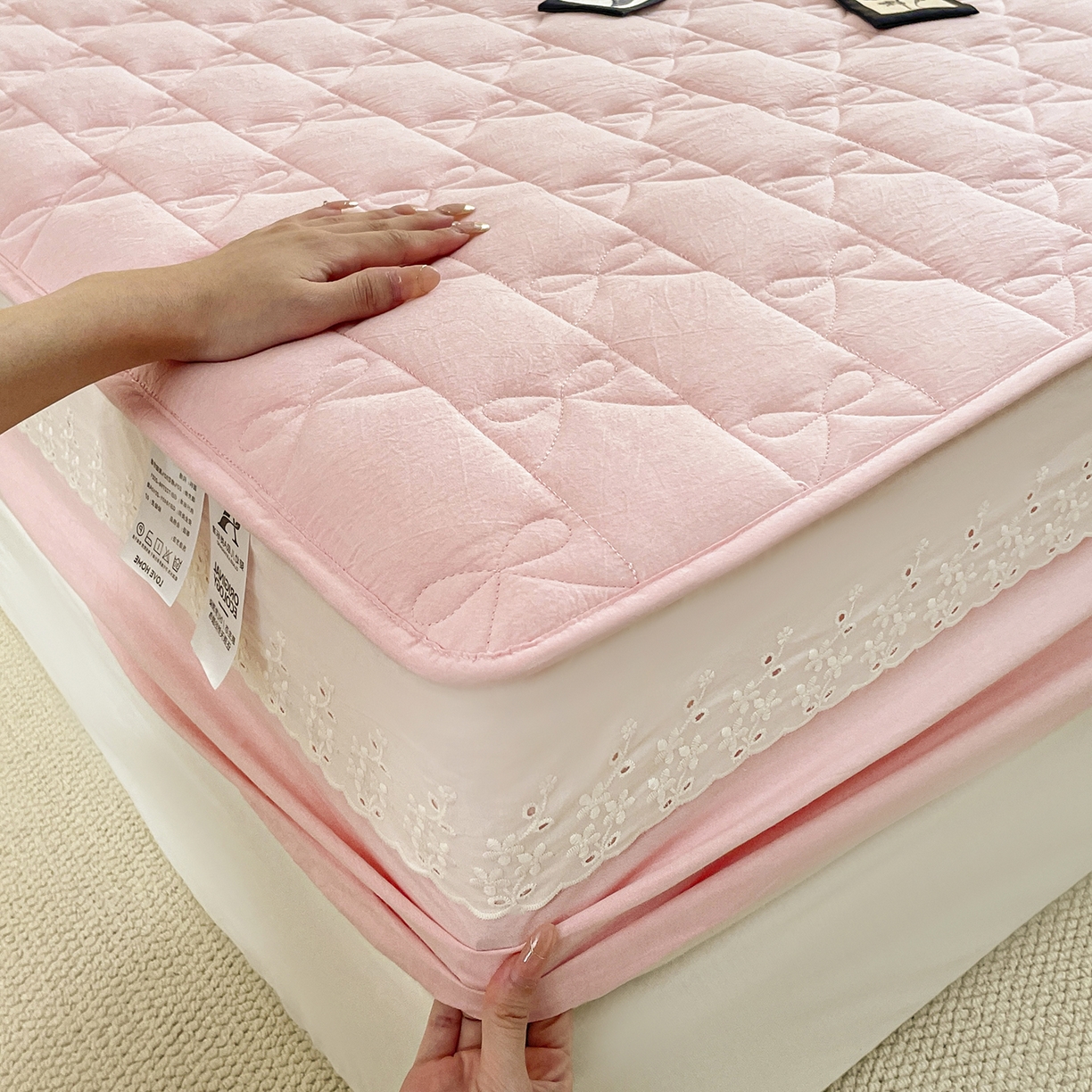 91家纺网 家纺一手货源 找家纺 豪选家纺 2025新款纯棉花边夹棉棉花床笠 花边床笠-粉黛墨香