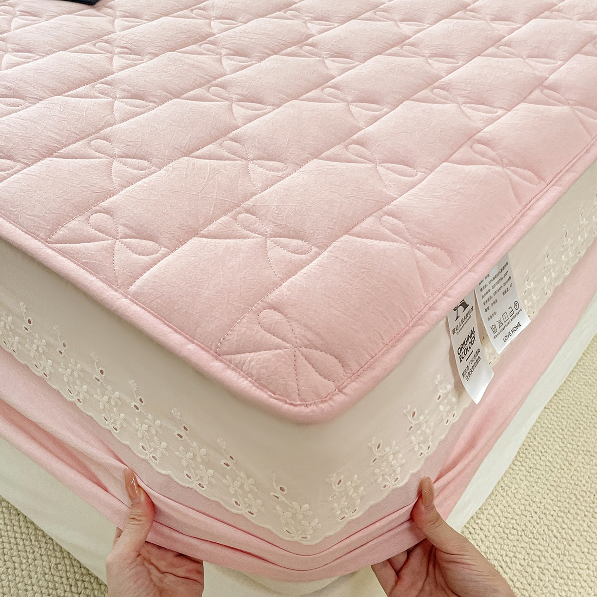 91家纺网 家纺一手货源 找家纺 豪选家纺 2025新款纯棉花边夹棉棉花床笠 花边床笠-粉黛墨香