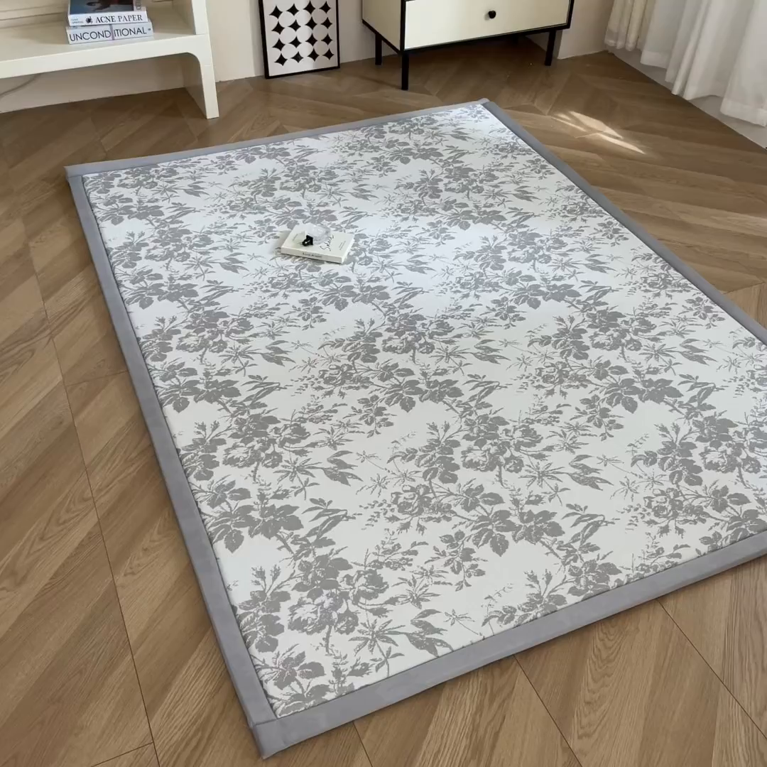 91家纺网 家纺一手货源 找家纺 宜代光年 2025新款冷凝丝提花凉席多功能地垫 凉感繁花床垫-灰
