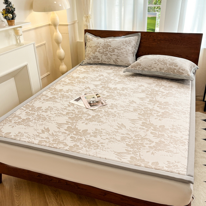 91家纺网 家纺一手货源 找家纺 宜代光年 2025新款冷凝丝提花凉席多功能地垫 凉感繁花床垫-咖